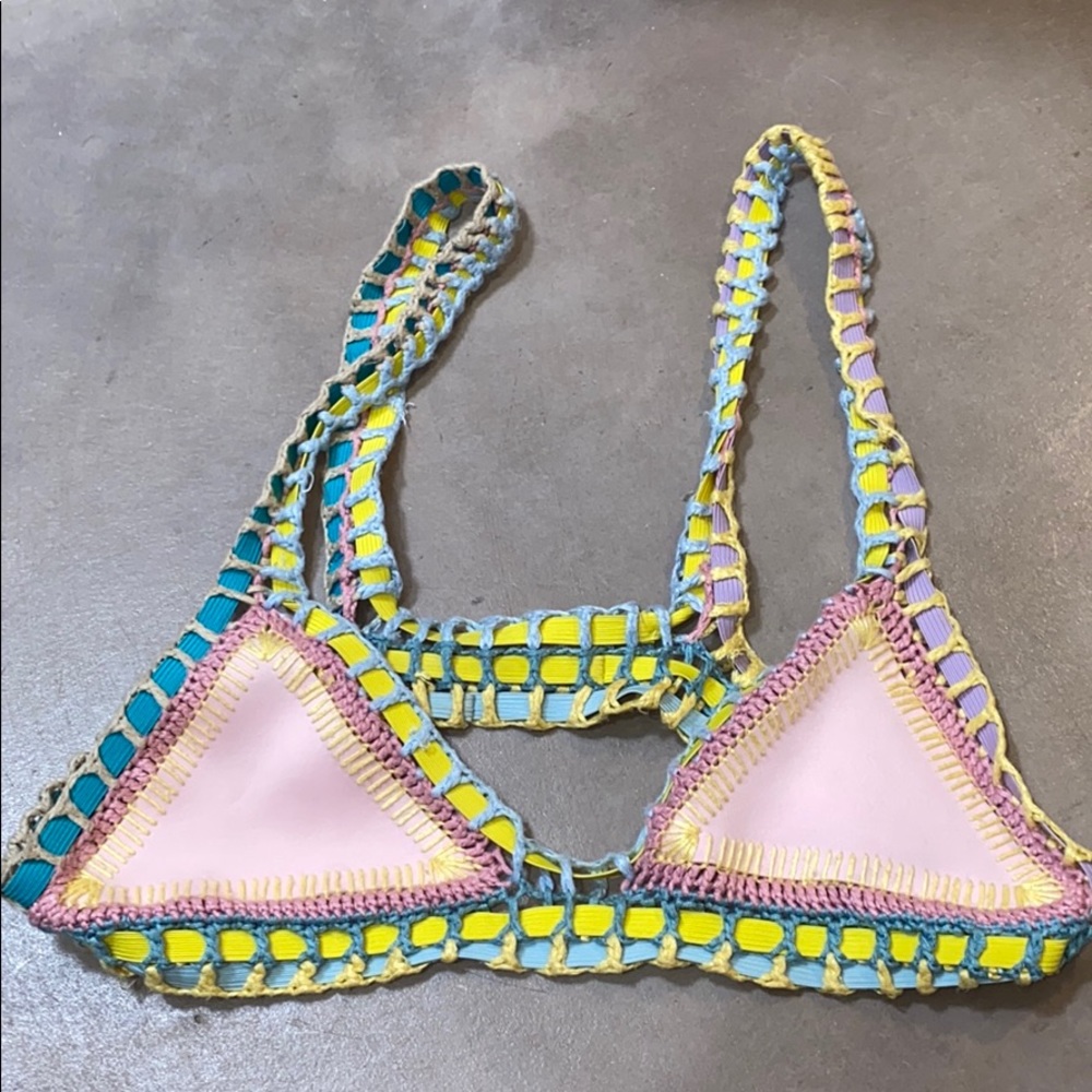 Kiini pink bikini top!!! Great condition